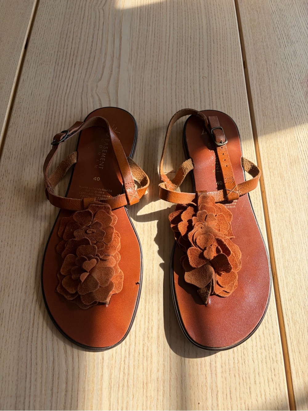 Basement woman Women's Brown Floral T-Strap Sandals with Suede Appliqué